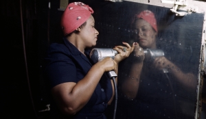 “Rosie the Riveter” va ser una imatge icònica de la cultura nord-americana durant la revolució femenina després de la segona guerra mundial, quan les dones es van integrar a la força laboral nord-americana per incentivar  l’economia.